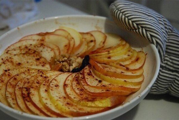 Запеченные яблоки с корицей - всего 10 минут и вкуснейшее лакомство готово! на 100грамм - 145.64 ...