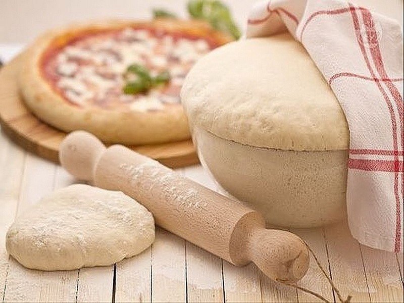 Рецепт теста для пиццы классический итальянский. Тесто. Тесто для пиццы. Тесто для выпечки. Тесто для пиццы дрожжевое на сухих.