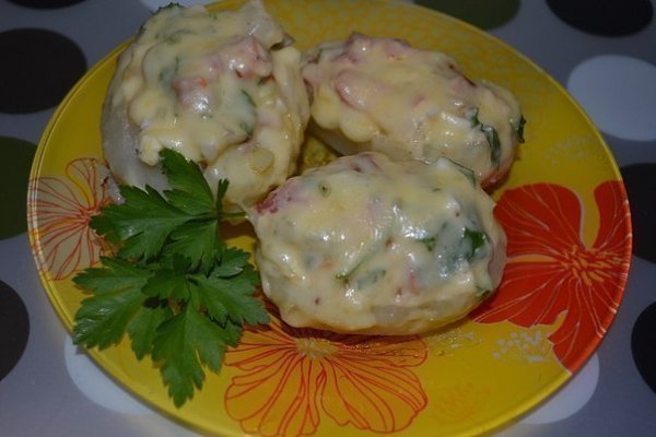 6 рецептов фаршированной картошки. 1 рецепт. Ингредиенты: 8 крупных картофелин, 200 гр. ветчины, 150 ... - 5