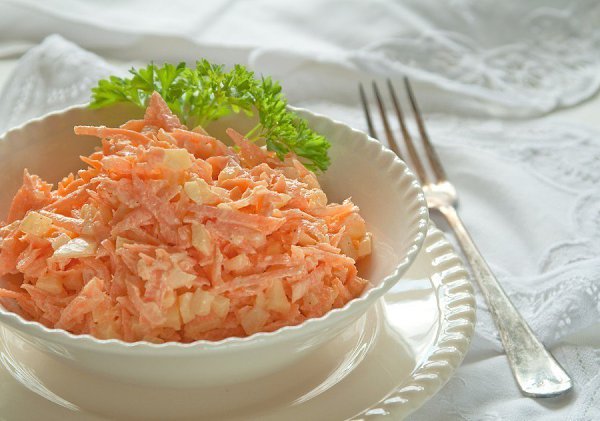 Морковный салат с яйцом.на 100грамм - 88.26 ккалБ/Ж/У - 6.08/4.95/4.54Ингредиенты:Морковь — 4-5 Штук ...