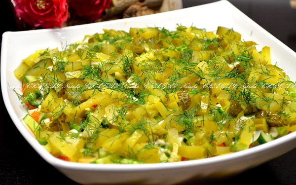 Салат с копченой курицей