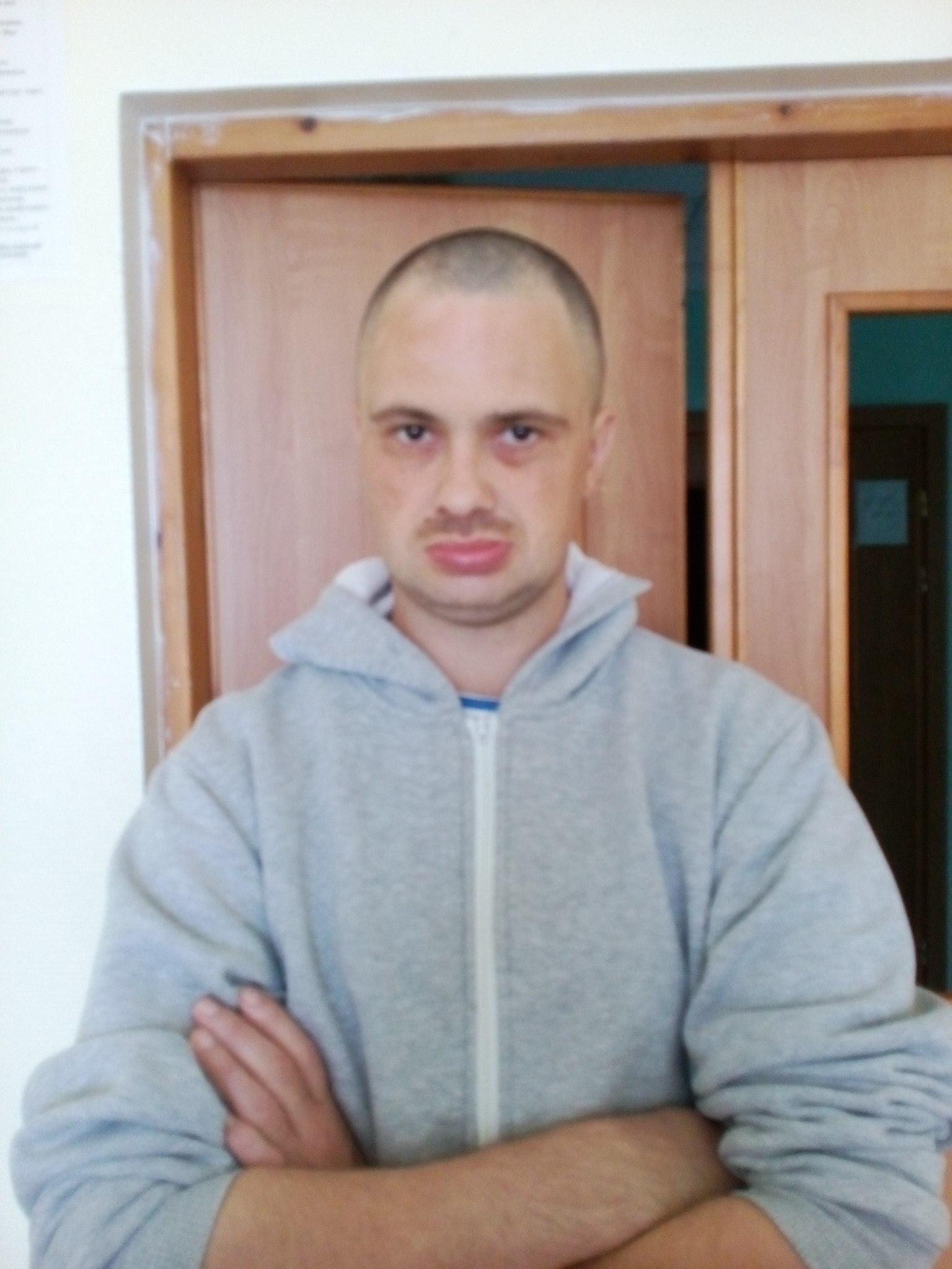 Ищу опекуна женского рода...28...38 лет....психически здоровую....можно с ребёнком....можно чуть ...