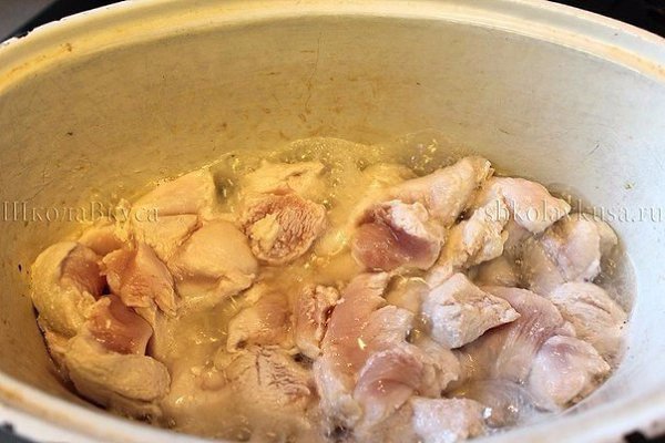 Овощное рагу с курицей.Ингредиенты:Куриное филе или куриная грудка - 600 грКартофель - 400 грЛук ... - 7