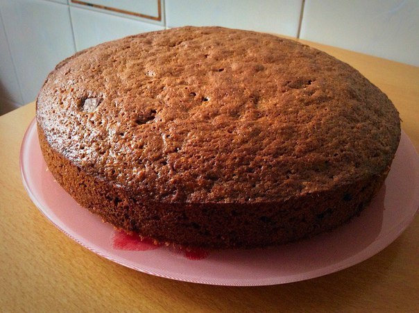 ШОКОЛАДНО-БАНАНОВЫЙ КЕКС.ИНГРЕДИЕНТЫ: 3 яйца; 3 банана; 100 г шоколада; 180 г сахара; 120 г ...