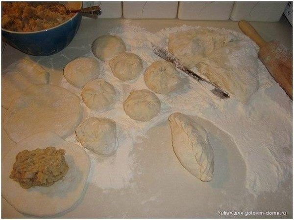 Быстрые пирожки с картошкой и мясом.Ингредиенты: -2 стакана сметаны (кефира, ряженки, простокваши) ... - 4