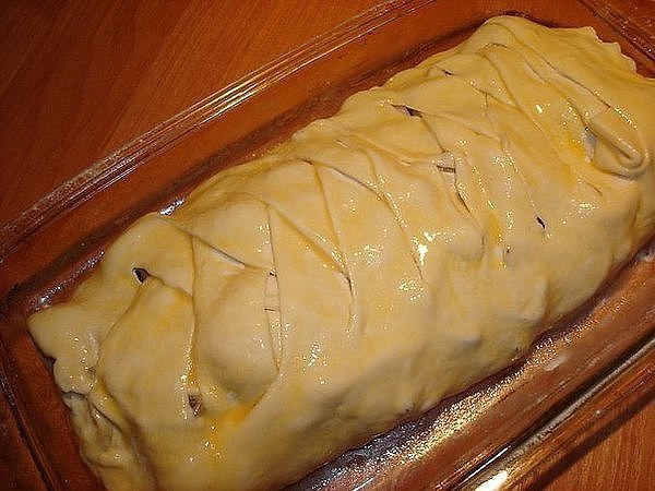Быстрый мясной пирог с.грибами Ингредиенты: Тесто слоённое дрожжевое Фарш грамм 300-400. Лук 2-3 ...
