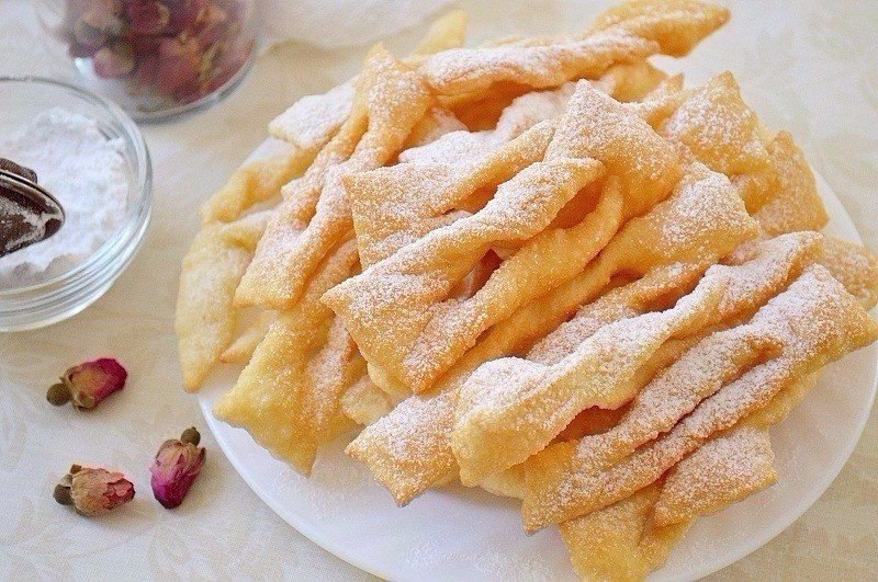 ХВОРОСТ НА КЕФИРЕ.Порадуйте своих малышей :) ИНГРЕДИЕНТЫ: Кефир — 1,5 стак. Яйца — 1 шт. Сахар — 3 ...
