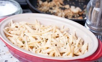 Гратен из тыквы с сыром. Картофель, пожалуй, самый популярный гарнир на праздничном застолье, ... - 9