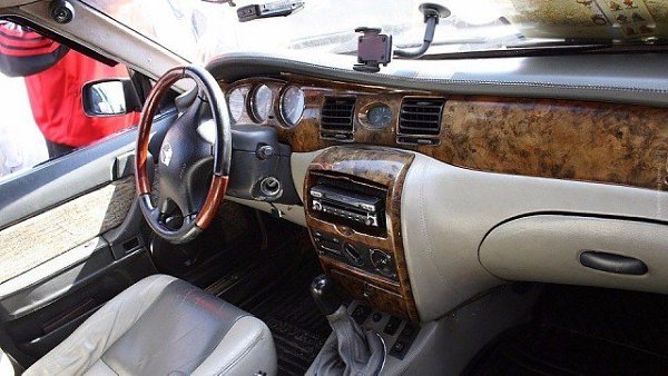 Салон Москвича под названием "Иван Калита". Как вам S-класс из девяностых?