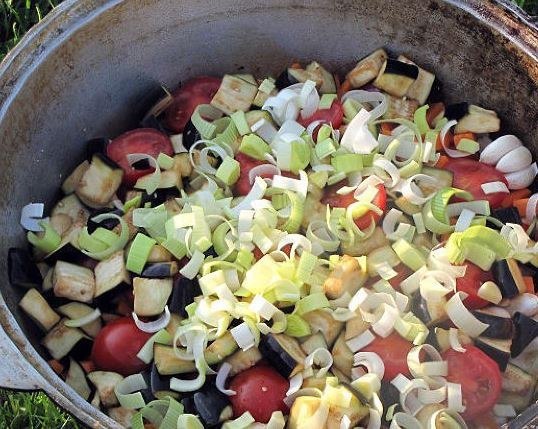 Басма - узбекское блюдо, которое готовиться из мяса и овощей, Её величество басма... Задача: ... - 5