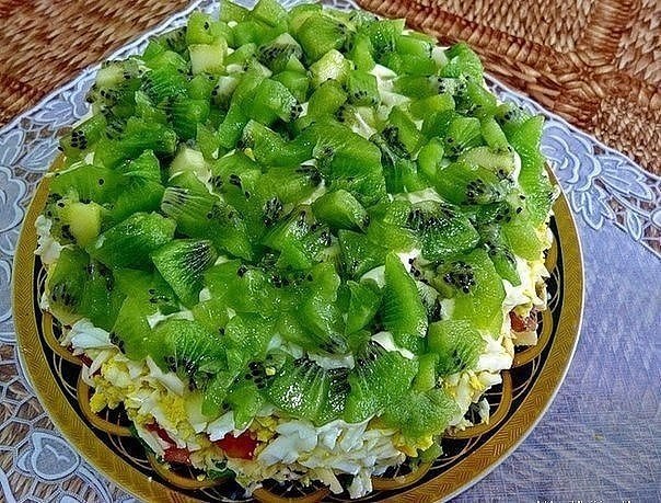 САЛАТ *ИЗУМРУДНАЯ РОССЫПЬ* - ОЧЕНЬ НЕОБЫЧНЫЙ И НОВЫЙ ВКУС.ИнгредиентыКуриное мясо - 400 г.Лук ...