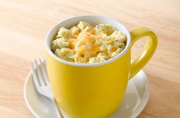 Четыре вкусные идеи для завтрака в кружке.Забери к себе — пригодится! 1. Яичный скрэмбл в кружке ...