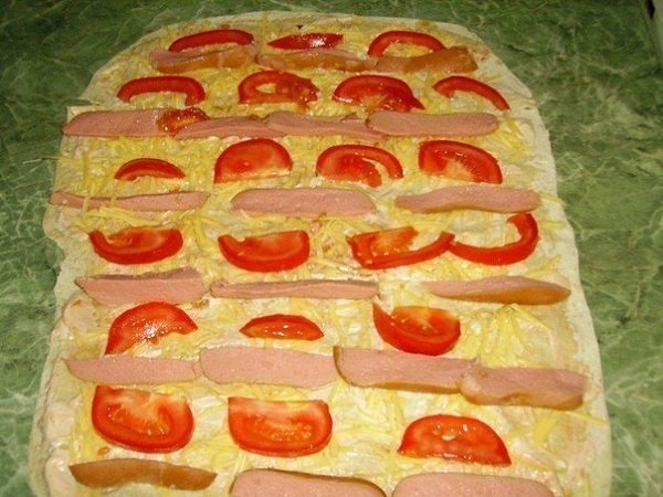 Фаршированный лаваш. Ингредиенты: Тонкий армянский лаваш — 1 шт. Мясо или любые мясные изделия на ... - 3