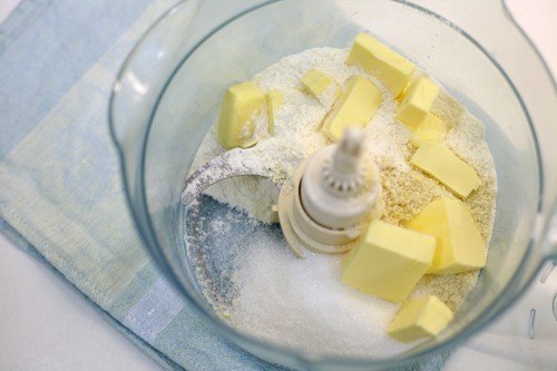 Сливовый пирог с коричневым сахаром.Молотый миндаль - зло, не покупайте его! Проблема в том, что ... - 9