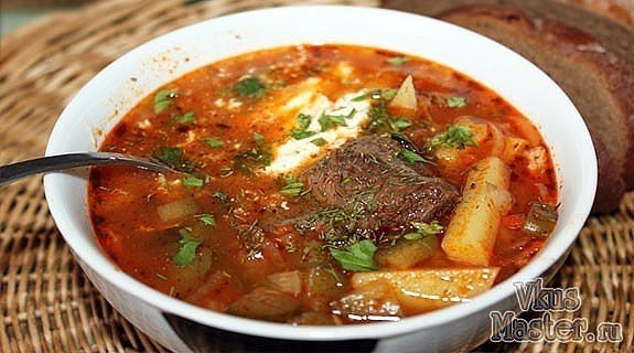 ОЧЕНЬ ВКУСНЫЕ ПЕРВЫЕ БЛЮДА.Рассольник с говядинойИнгредиенты говядина – 450 г мякоти с костью корень ...