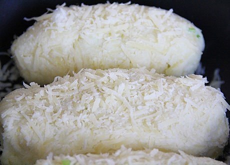 Картофельные зразы с луком и яйцом.Нам потребуется:Картофель - 5 шт.,Яйцо куриное - 3 шт.,Лук ... - 5