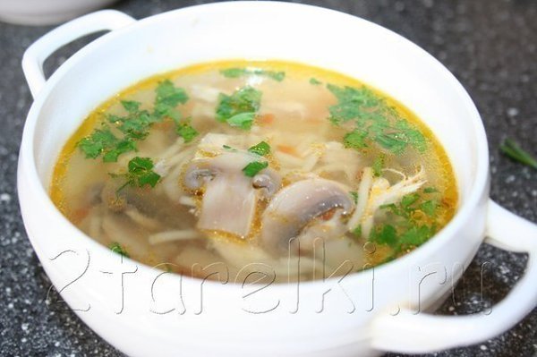 Куриный суп с шампиньонами.Вкусный курино-грибной супчик. Несомненное его преимущество в том, что в ...
