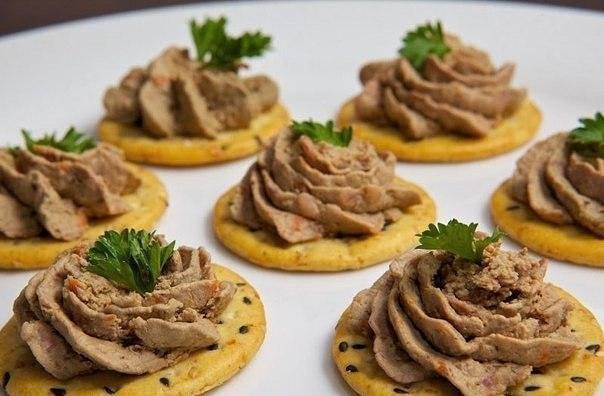 Паштет из куриной печени. . Эта нежнейшая закуска гораздо вкуснее, чем любой покупной паштет. Вам ...