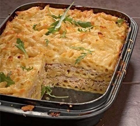 Макаронная запеканка с мясом.Ингредиенты:макароны - 400 гмясной фарш - 500 глуковица - 1 ...