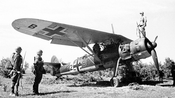      - Henschel Hs.126. 1941 .