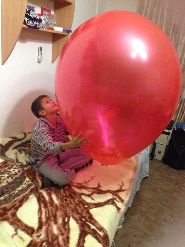 Надувать шары купить. Огромные надувные шары. Гигантские воздушные шары. Огромный воздушный шарик. Огромный надувной шар.