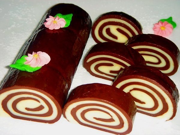 Шоколадный торт - рулет.#тортИнгредиенты Торт: стакана + 1 ст. л. муки 1 ч. л. разрыхлителя 2 ст. л. ...