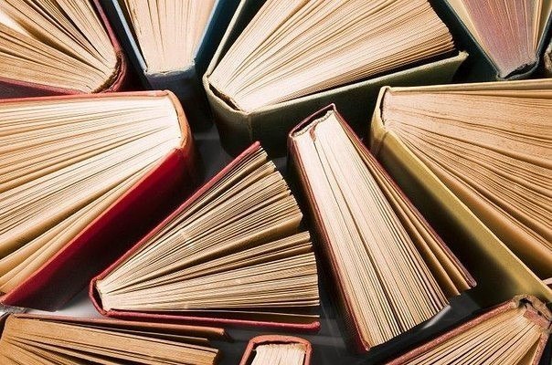 20 лучших книг по саморазвитию: 1. «7 навыков высокоэффективных людей» — Стивен Кови 2. «Искусство ...