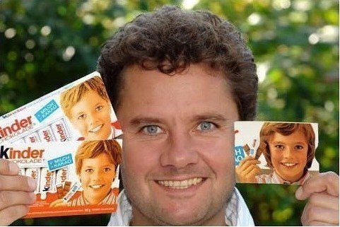 Немецкий мальчик, который на протяжении 32 лет был лицом шоколадной фирмы Kinder.