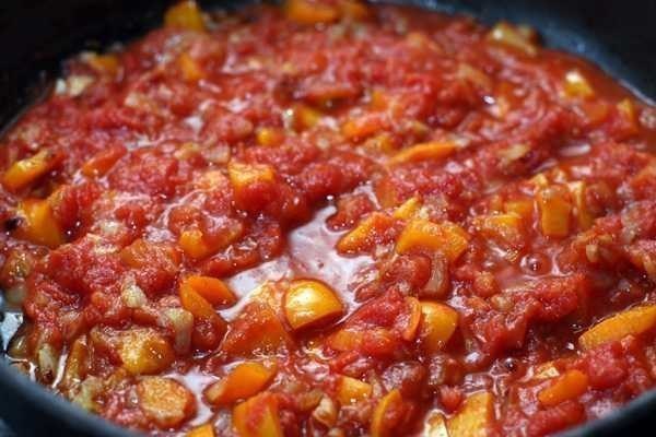 Шакшука. Интересное блюдо из яиц с овощами, популярное в Израиле и соседних странах. Очень яркое, ... - 4