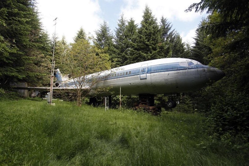        Boeing 727.     ...
