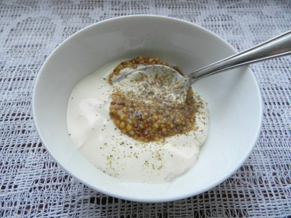 Салат с копченой колбасой и огурцами. Салат с копченой колбасой и огурцами - свежий и одновременно ... - 4