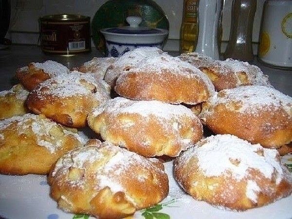 Нууу Очень вкусные - Яблочные булочки ! Сохраняйте ,делитесь с друзьями рецептом !Приятного аппетита ...