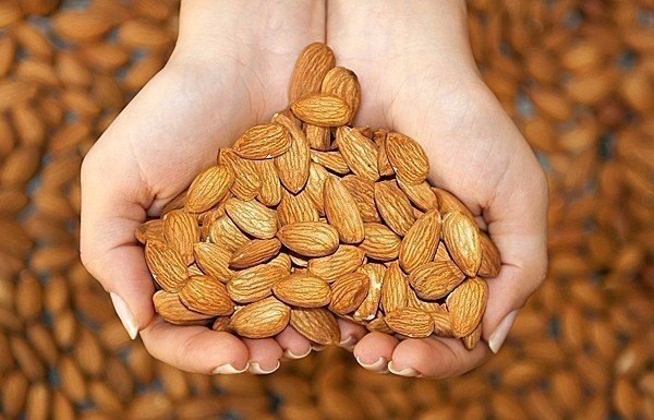 11 ЛУЧШИХ ПРОДУКТОВ, ЧТОБЫ ОЧИСТИТЬ ОРГАНИЗМ. МиндальВ этом орехе высоко содержание клетчатки, ...