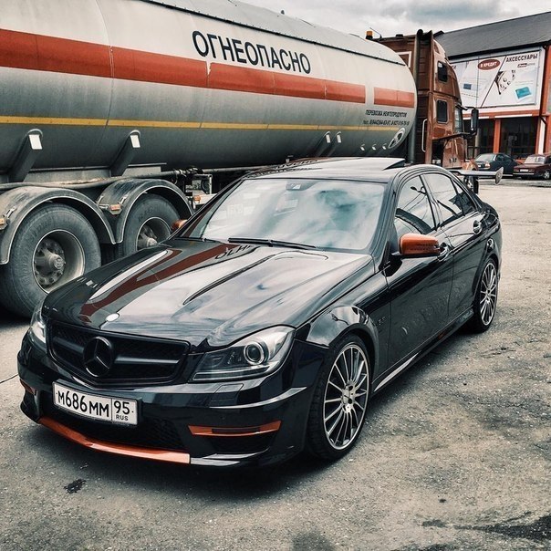 Mercedes-Benz C63 AMG