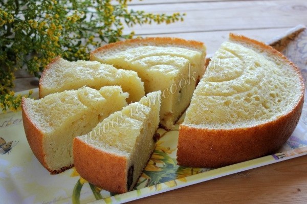 Вкусный и сочный манно-яблочный пирог. На 100грамм - 101.42 ккал белки - 3.84 жиры - 1.57 углеводы - ...
