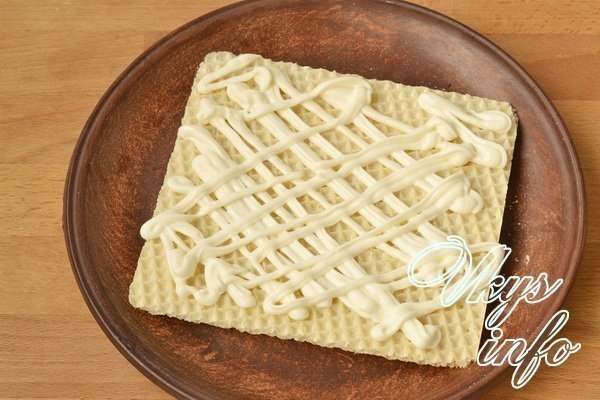 Закусочный торт из вафельных коржей с консервами.Приготовить закусочный торт из вафельных коржей не ... - 5
