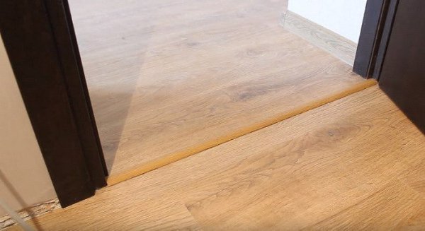 Установка порога межкомнатной двери. В современных квартирах, домах установка межкомнатных дверей ... - 10