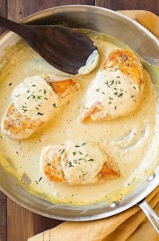 Куриные грудки под горчично-сметанным соусом.Вам потребуется:2 столовые ложки оливкового маслаОт 3 ... - 2