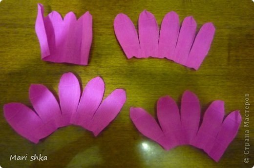 Воздушные экспресс-розы из гофробумаги и конфет - 5