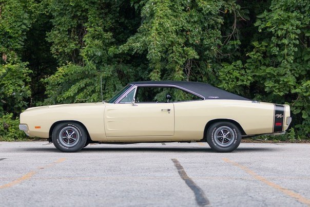 1969 Dodge Charger R/T - 2