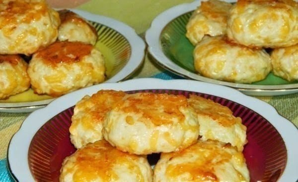 Куриные шарики с сыром.Ингредиенты:500 г куриного филе200 г сыра1 куриное яйцо2 зубчика ...