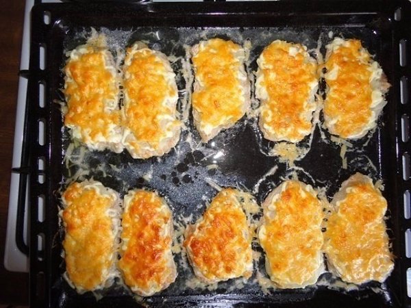 Мясо по-французски в духовке. Ингредиенты: мясо – 500 гр. (я беру свиную вырезку – аккуратненький ... - 7