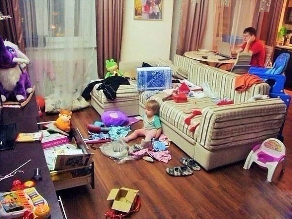 Хорошо быть дома с папой! Ничего не видит, ничего не слышит! И не ругает!