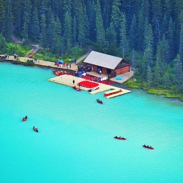 Lake Louise, Alberta, Canada .