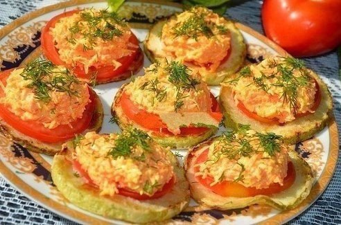 Закуска из кабачка, сыра и моркови.Закуска из обжаренных кабачков очень популярна и любима многими. ...
