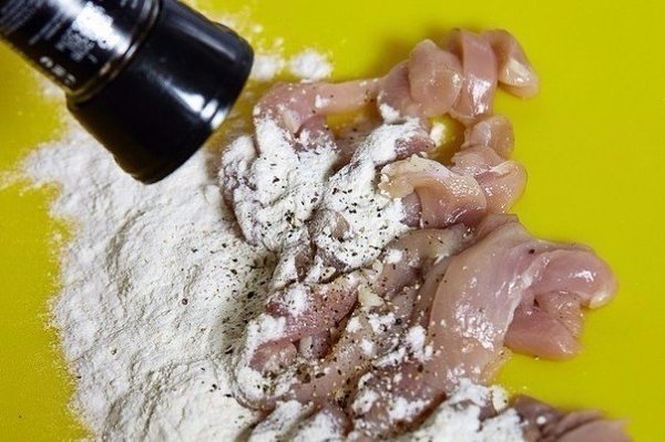 Фрикасе из курицы с картофелем.Фрикасе в переводе с французского означает «всякая всячина». Слово ...