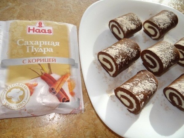 Шоколадные пирожные-рулетики.Ингредиенты:Тесто:Яйца куриные — 3 шт.Мука — 2 ст. л.Какао — 2 ст. л. ... - 6