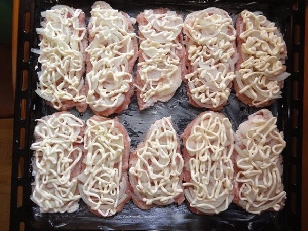 Мясо по-французски в духовке. Ингредиенты: мясо – 500 гр. (я беру свиную вырезку – аккуратненький ... - 5