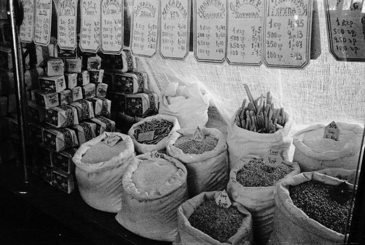   1930- . - 7