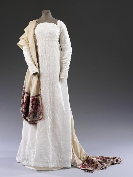 Потрясающее платье из белого муслина с шалью,1805-1810 гг.